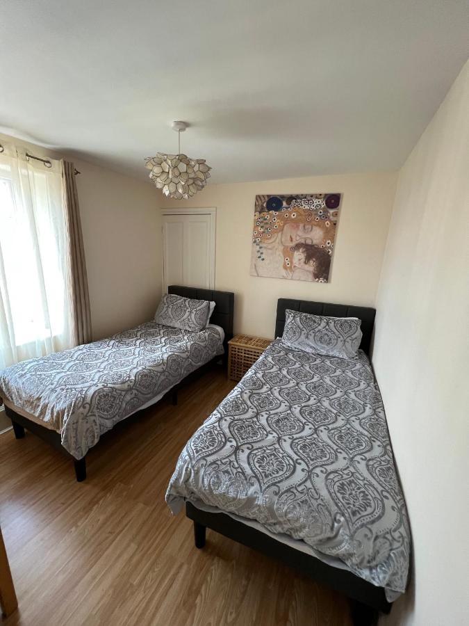 Stay In Yeovil Town Centre, Large 2 Bd Apt With Parking, Sleeps 4 エクステリア 写真