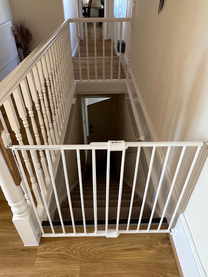 Stay In Yeovil Town Centre, Large 2 Bd Apt With Parking, Sleeps 4 エクステリア 写真